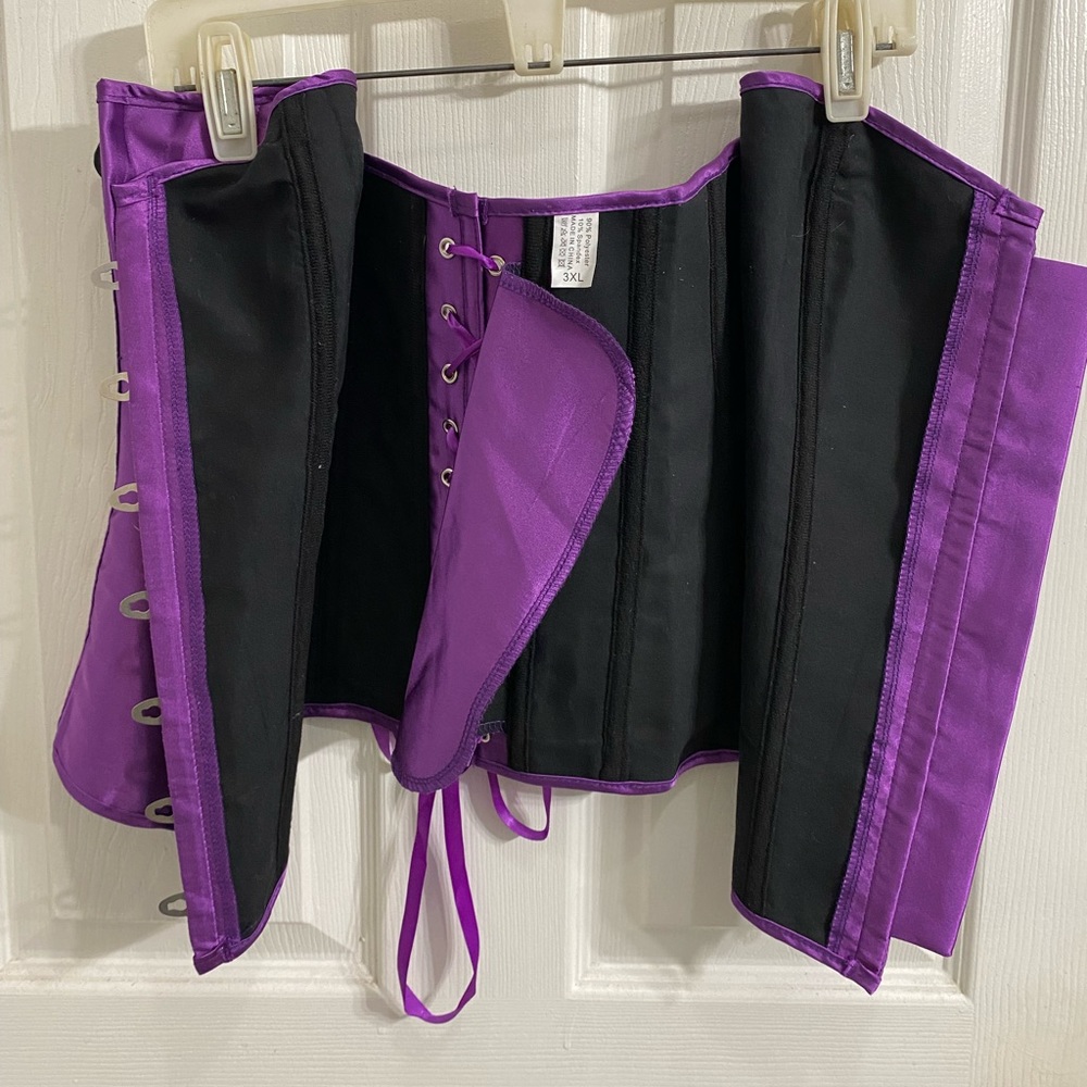 Overbust satin style corset - Picture 3 of 4